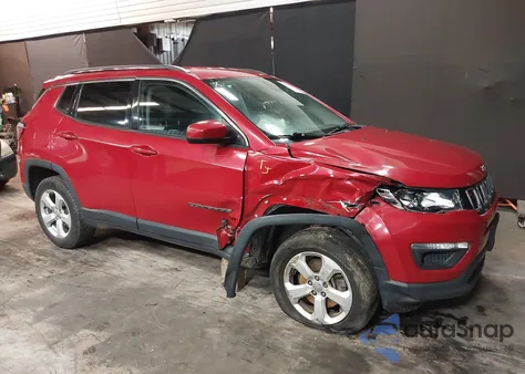 2018 Jeep Compass Latitude 4X4 z USA, uszkodzony, nr VIN 3C4NJDBB7JT114185